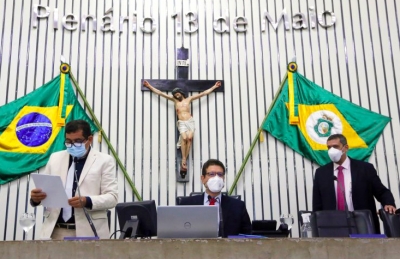 Leitura do expediente da sessão legislativa desta quinta-feira, realizada pelo sistema híbrido