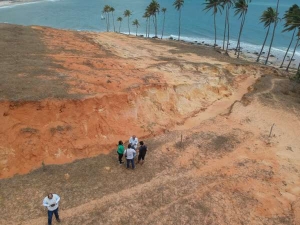 Comissão da AL acompanha ações de preservação de duna em Lagoinha