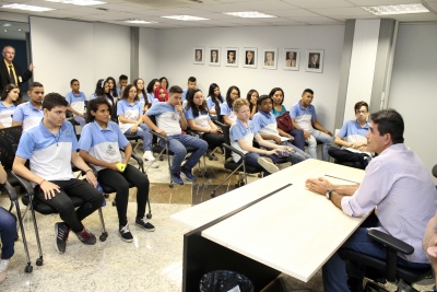 Alunos da Escola Dom Antonio de Almeida Lustosa visitam AL