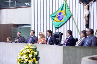 Sessão solene foi realizada no Plenário 13 de Maio