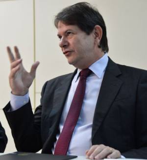 Servidor da Assembleia, ex-governador foi ministro da Educação no primeiro trimestre