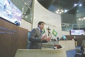 O deputado Agenor Neto, ex-prefeito de Iguatu, foi à tribuna da Assembleia reclamar dos repasses do Governo do Estado aos municípios