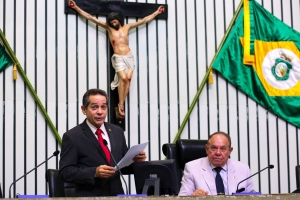 Leitura do expediente na abertura da sessão plenária desta terça-feira