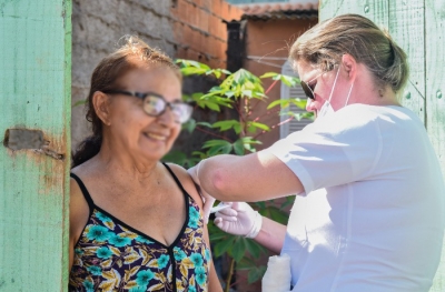 PL propõe a criação do Programa Vacina em Casa para idosos