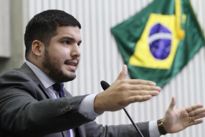 &quot;Isso é uma ameaça?&quot;, pergunta André Fernandes a petista antes de votação no sub-conselho de Ética