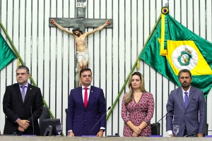 Minuto de silêncio em homenagem póstuma ao ex-deputado Gilberto Soares Sampaio