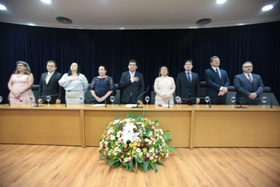 Assembleia Legislativa homenageia 77 médicos em sessão solene