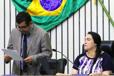 Leitura do expediente na abertura da sessão plenária desta quinta-feira