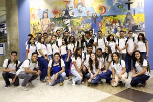 Alunos da Escola Monsenhor Dourado participam do O Parlamento e sua História