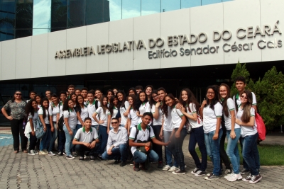 Alunos visitam a ALCE