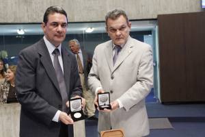 Entrega da Medalha Forte de São Sebastião ao presidente da Casa, dep. Roberto Cláudio (PSB), representado pelo dep. José Sarto (PSB)