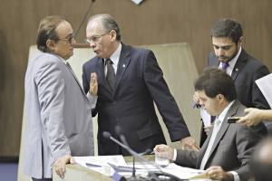 O secretário de Relações Institucionais, Nelson Martins, estava na AL, ontem, dialogando com deputados nas pautas de interesse do Governo