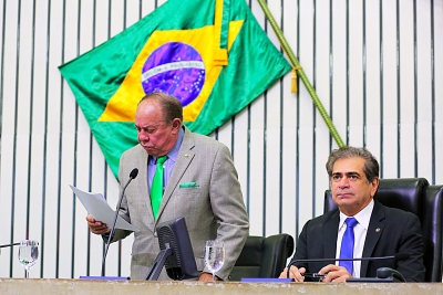 Leitura do expediente na abertura da sessão plenária desta terça-feira