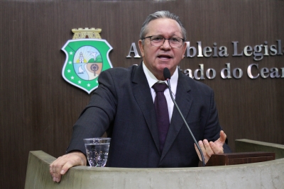 Roberto Mesquita cobra pavimentação de via que liga praias do Litoral Oeste