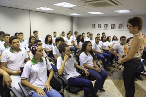 Alunos da Escola Governador Luiz Gonzaga Fonseca Mota conhecem a Assembleia