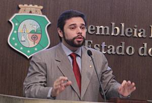 Presidente da comissão da Juventude da Assembleia, Júlio César Filho lamentou o veto da presidente Dilma Rousseff à meia passagem interestadual 