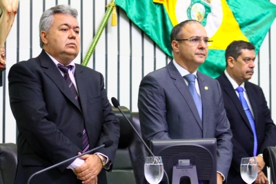 Minuto de silêncio, durante a abertura da sessão plenária 