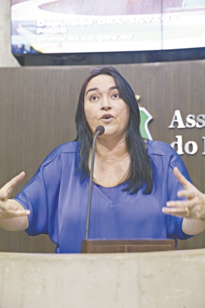 Deputada Silvana Oliveira aproveitou para criticar os petistas que apoiaram o deputado Maranhão