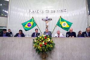 Parlamentares afirmam que corte de recursos ameaça futuro de universidades