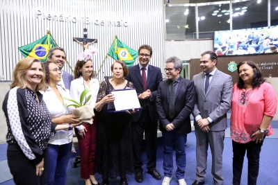 Viúva de Paulo Freire, Ana Maria Freire, recebe homenagem da AL