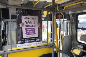 Fixação de cartazes em transportes sobre leis de proteção à mulher é aprovada na AL