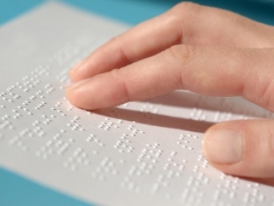 Estabelecimentos são obrigados oferecer cardápios em braille no Ceará