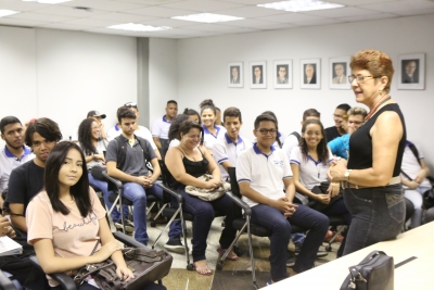 AL recebe estudantes da Escola Hermínio Barroso