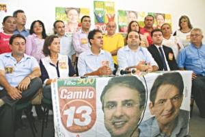 A oficialização da adesão aconteceu no fim da manhã de ontem no comitê central da campanha do candidato Camilo Santana