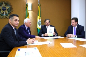 Presidente da AL, deputado Zezinho Albuquerque recebe deputados do Piauí e Paraíba