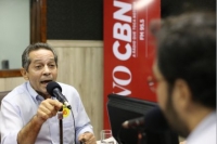 Candidato Heitor Férrer (PSB) responde a pergunta sobre fotossensores durante sabatina da rádio O POVO/CBN com postulantes à Prefeitura de Fortaleza