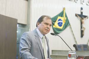 Deputado Carlos Matos disse que o Governo Federal priorizou investimentos em Pernambuco, deixando estados como o Ceará em segundo plano