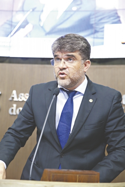 Deputado Leonardo Pinheiro reconhece as dificuldades e defende o Governo 