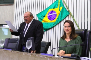 Abertura dos trabalhos da sessão plenária desta terça-feira