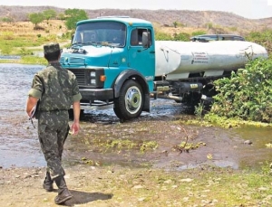 Comandante da 10ª Região esclarece sobre Operação Carro-Pipa no CE