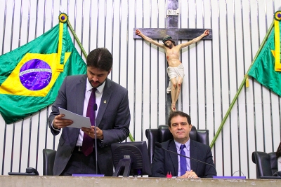 Leitura do expediente na abertura da sessão plenária desta sexta-feira