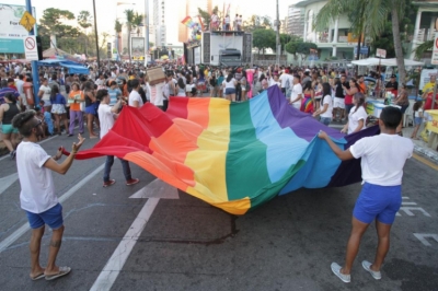 Parada pela Diversidade Sexual de Fortaleza acontece tradicionalmente na avenida Beira Mar