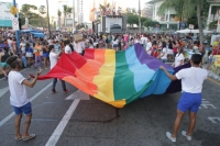 Parada pela Diversidade Sexual de Fortaleza acontece tradicionalmente na avenida Beira Mar