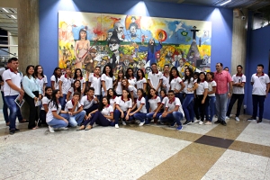 Alunos da Escola de Ensino Médio Walderi Machado de Almeida participam do projeto O Parlamento e Sua História