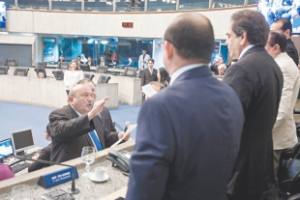 Na manhã de ontem, vários parlamentares foram à tribuna da Assembleia criticar cancelamento dos investimentos da Petrobras na Premium II