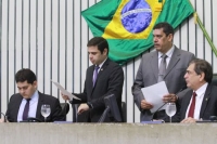 Sessão na Assembleia Legislativa seguiu durante toda a tarde de ontem para votação de pacote de reajustes 