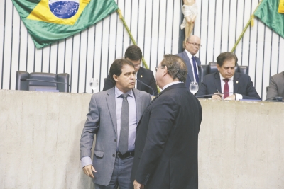 O líder do governo, Evandro Leitão, defendeu a relevância do empréstimo. Já Roberto Mesquita lamentou a herança da gestão Cid Gomes