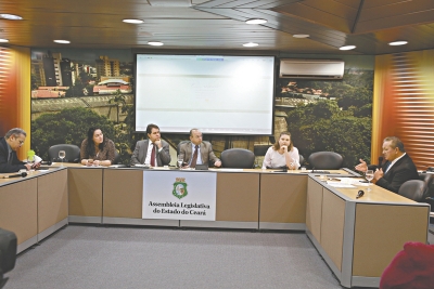 Os deputados da CCJ, ontem, fizeram uma reunião extraordinária, mas a deputada Fernanda Pessoa pediu vista da matéria principal 