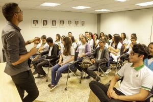 Malce recebe estudantes da EEEP Comendador Miguel Gurgel