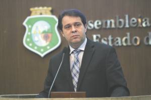 O líder do governo na Assembleia Legislativa, Evandro Leitão, diz que a proposta garantirá renda e dignidade a egressos do sistema penitenciário