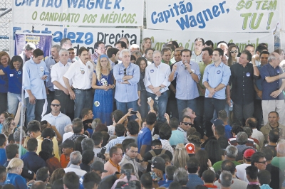 Gaudêncio, candidato a vice-prefeito, fala na convenção de ontem entre o senador Tasso Jereissati e o candidato a prefeito Capitão Wagner