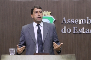 Gony Arruda defende projeto que autoriza bebida alcoólica nos estádios