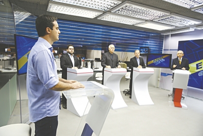 Na manhã de ontem, o candidato do PR concedeu entrevista à TV Diário. Os entrevistadores foram o jornalista Inácio Aguiar, o radialista Evandro Nogueira, e os jornalistas Egídio Serpa e Tom Barros. Hoje, é a vez de Roberto Cláudio 