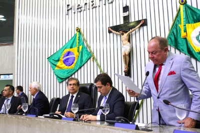 Leitura do expediente na abertura da sessão plenária desta terça-feira 