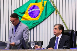 Leitura do expediente na abertura da sessão plenária desta quinta-feira