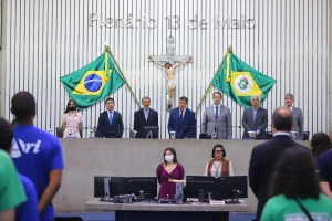 Estudantes medalhistas são homenageados em solenidade na Alece